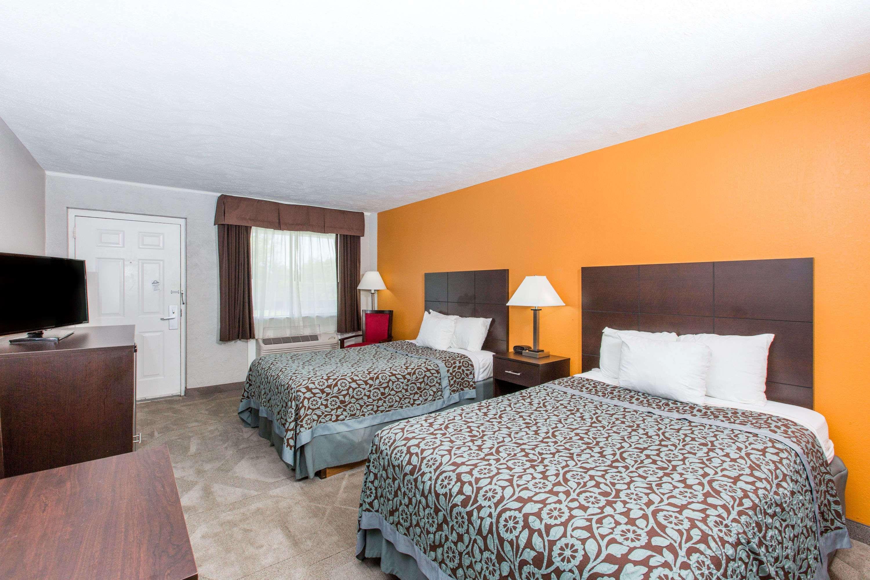 Days Inn By Wyndham Hays Extérieur photo