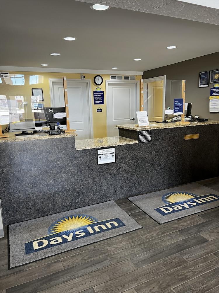 Days Inn By Wyndham Hays Extérieur photo