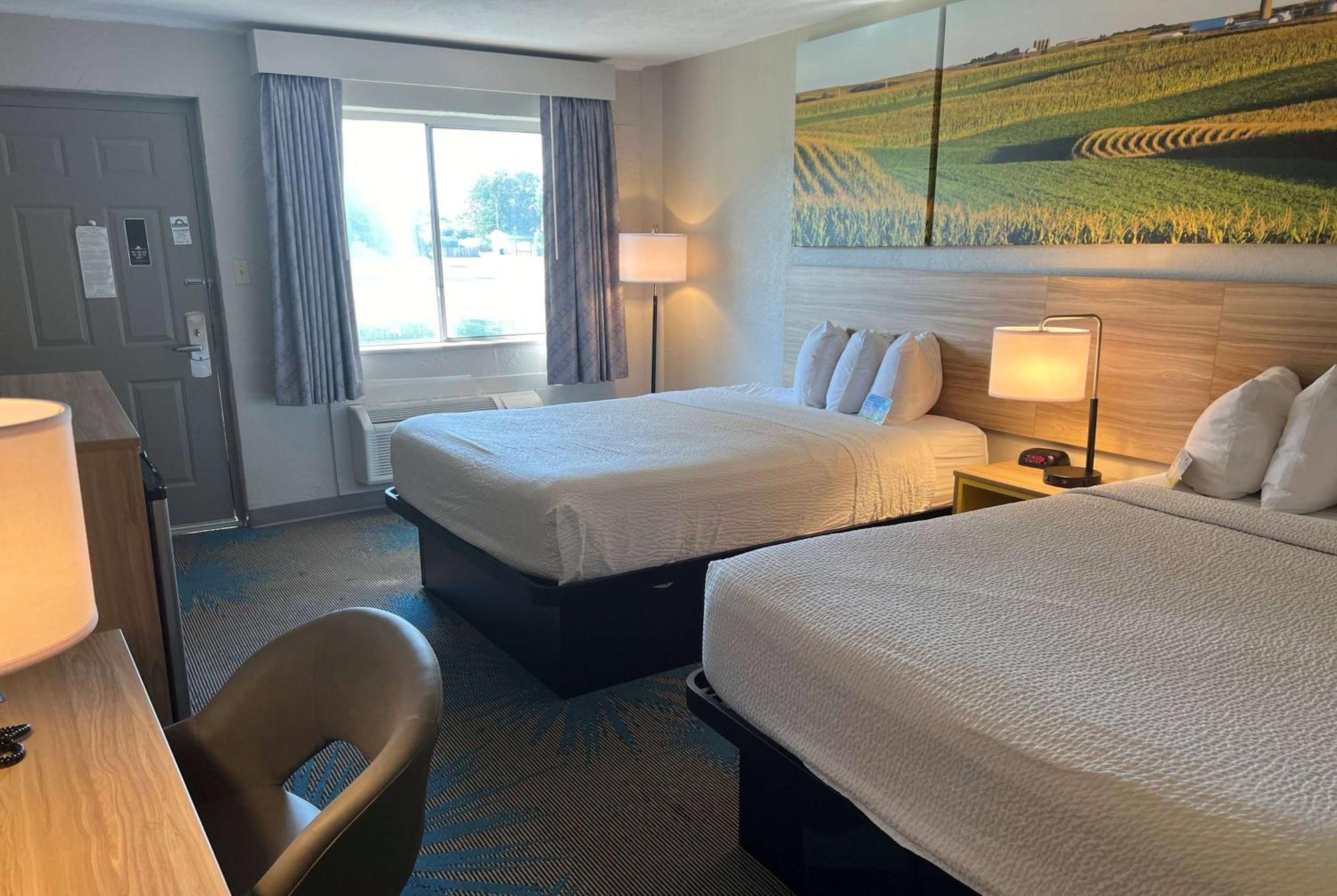 Days Inn By Wyndham Hays Extérieur photo