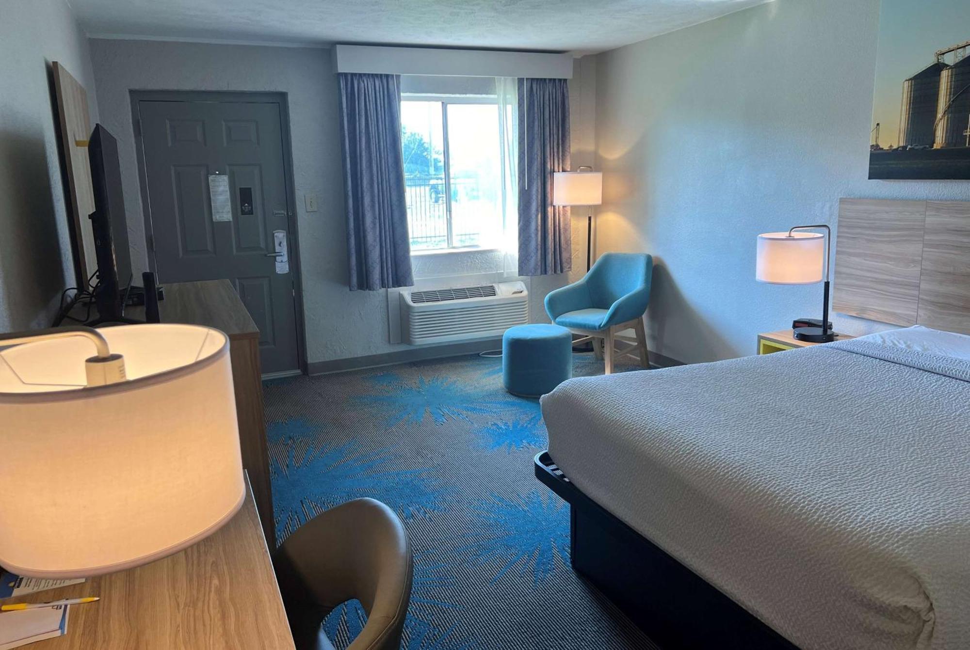Days Inn By Wyndham Hays Extérieur photo