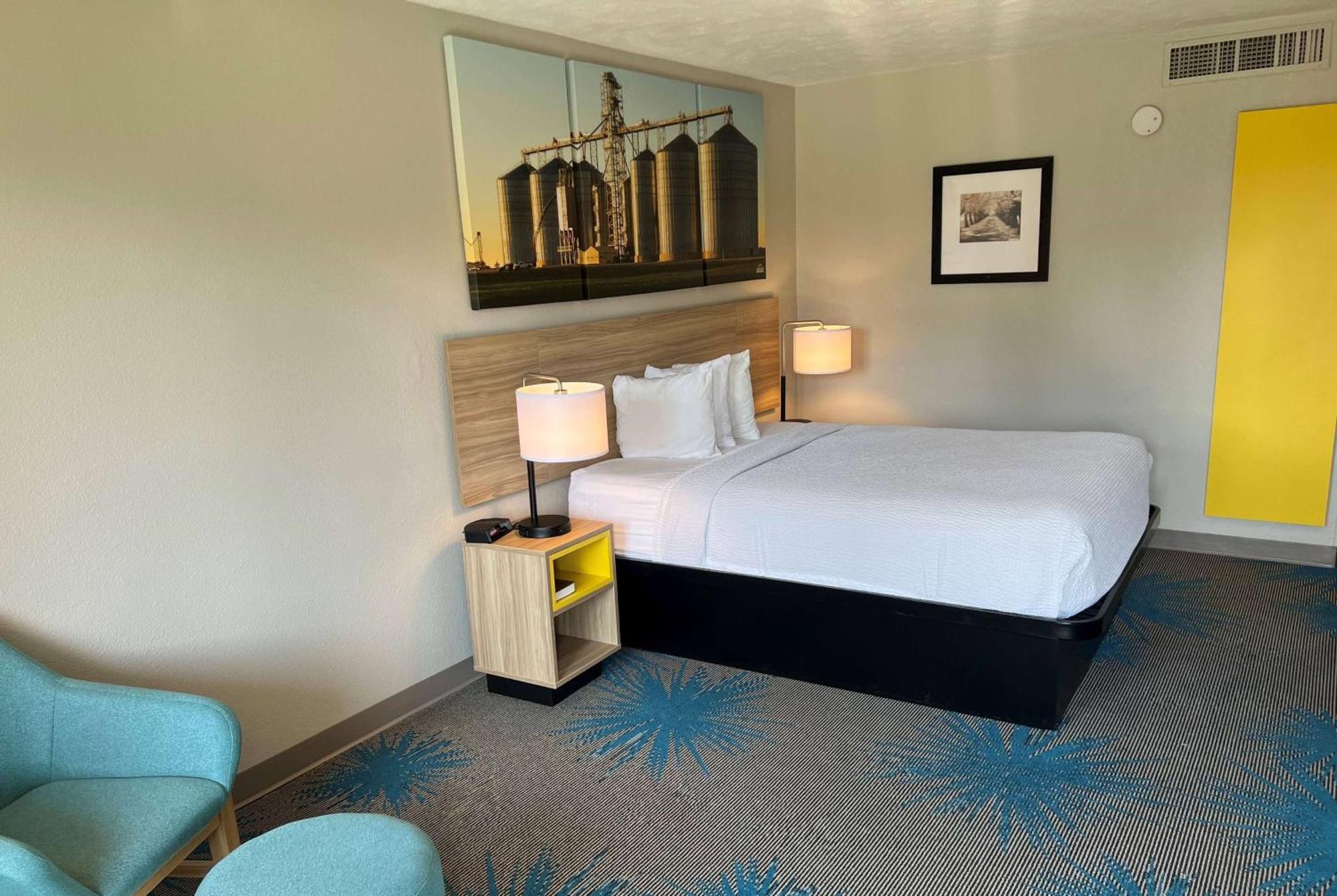 Days Inn By Wyndham Hays Extérieur photo
