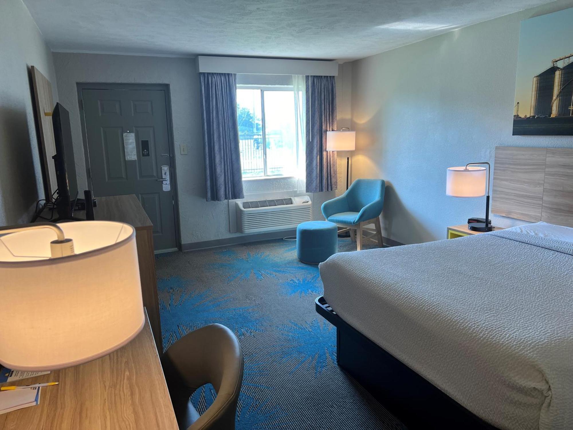 Days Inn By Wyndham Hays Extérieur photo